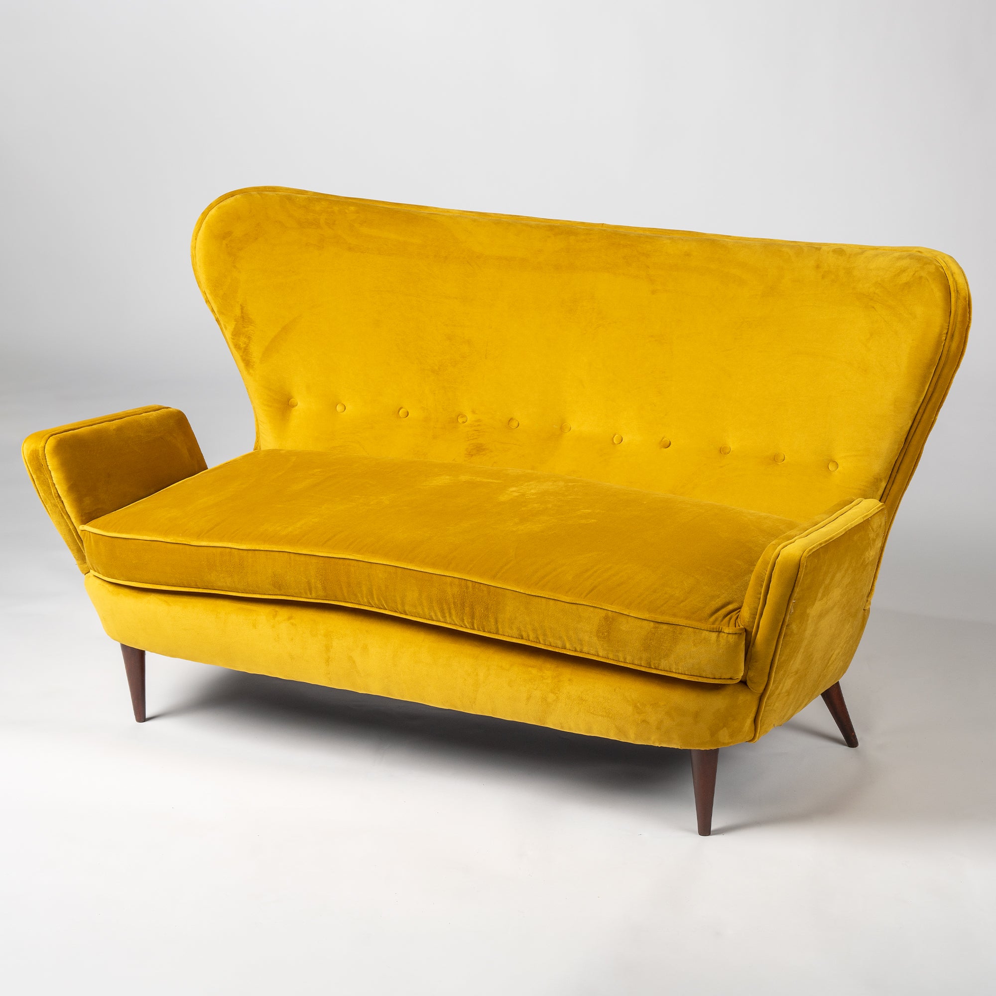Divano e poltrona italiano anni '50/'60 in velluto senape - Mid Century Modern SALOTTINO ANNI 60 DIVANO & POLTRONA ITALIAN MANUFACTURER