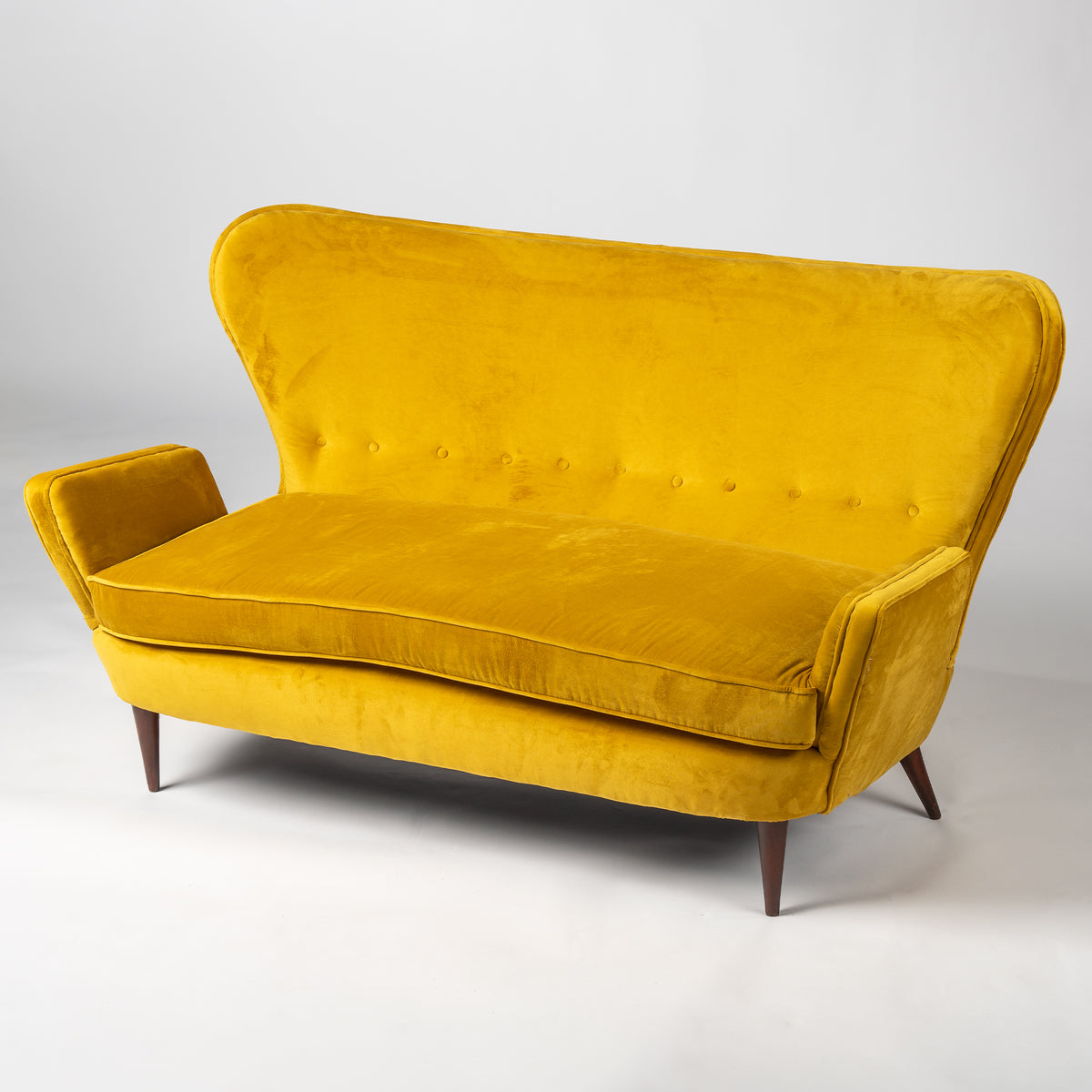 Divano e poltrona italiano anni '50/'60 in velluto senape - Mid Century Modern SALOTTINO ANNI 60 DIVANO & POLTRONA ITALIAN MANUFACTURER
