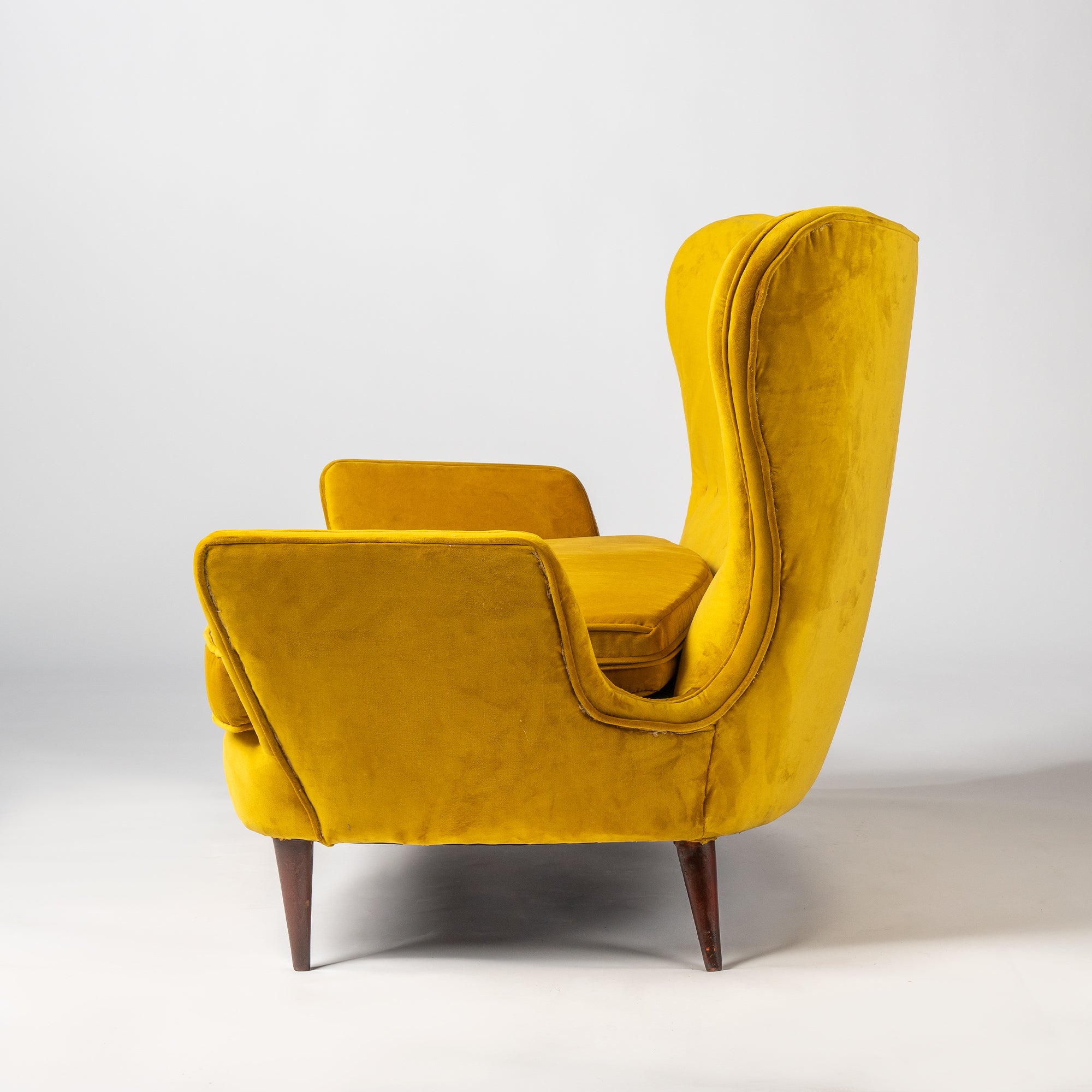 Divano e poltrona italiano anni '50/'60 in velluto senape - Mid Century Modern SALOTTINO ANNI 60 DIVANO & POLTRONA ITALIAN MANUFACTURER