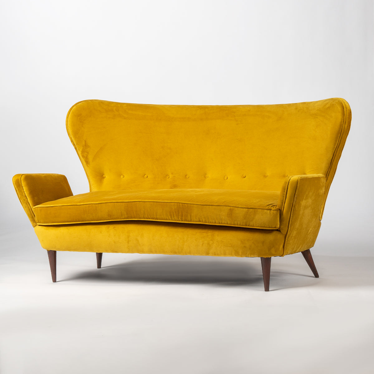 Divano e poltrona italiano anni '50/'60 in velluto senape - Mid Century Modern SALOTTINO ANNI 60 DIVANO & POLTRONA ITALIAN MANUFACTURER
