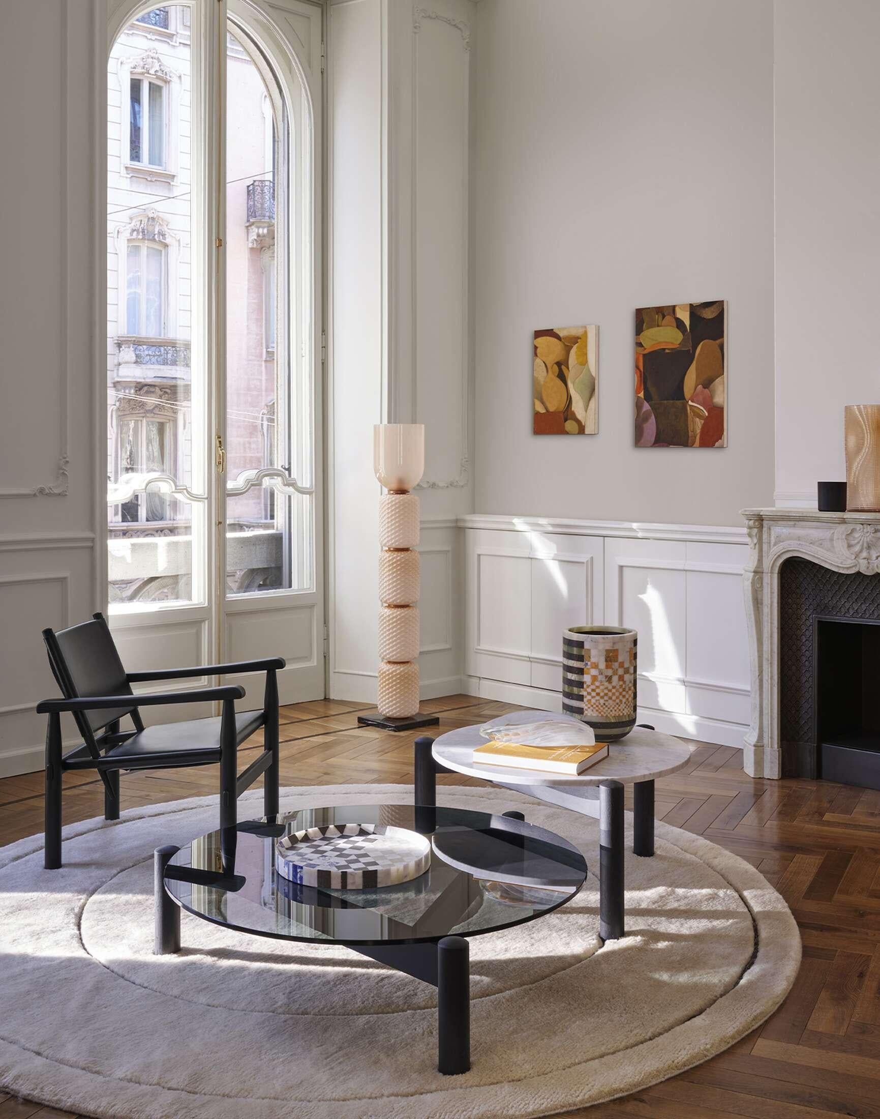 poltroncina Doron Hotel struttura frassino tinto nero, sedile e schienale<BR/>in cuoio<BR/> POLTRONA DORON HOTEL INDOOR CASSINA