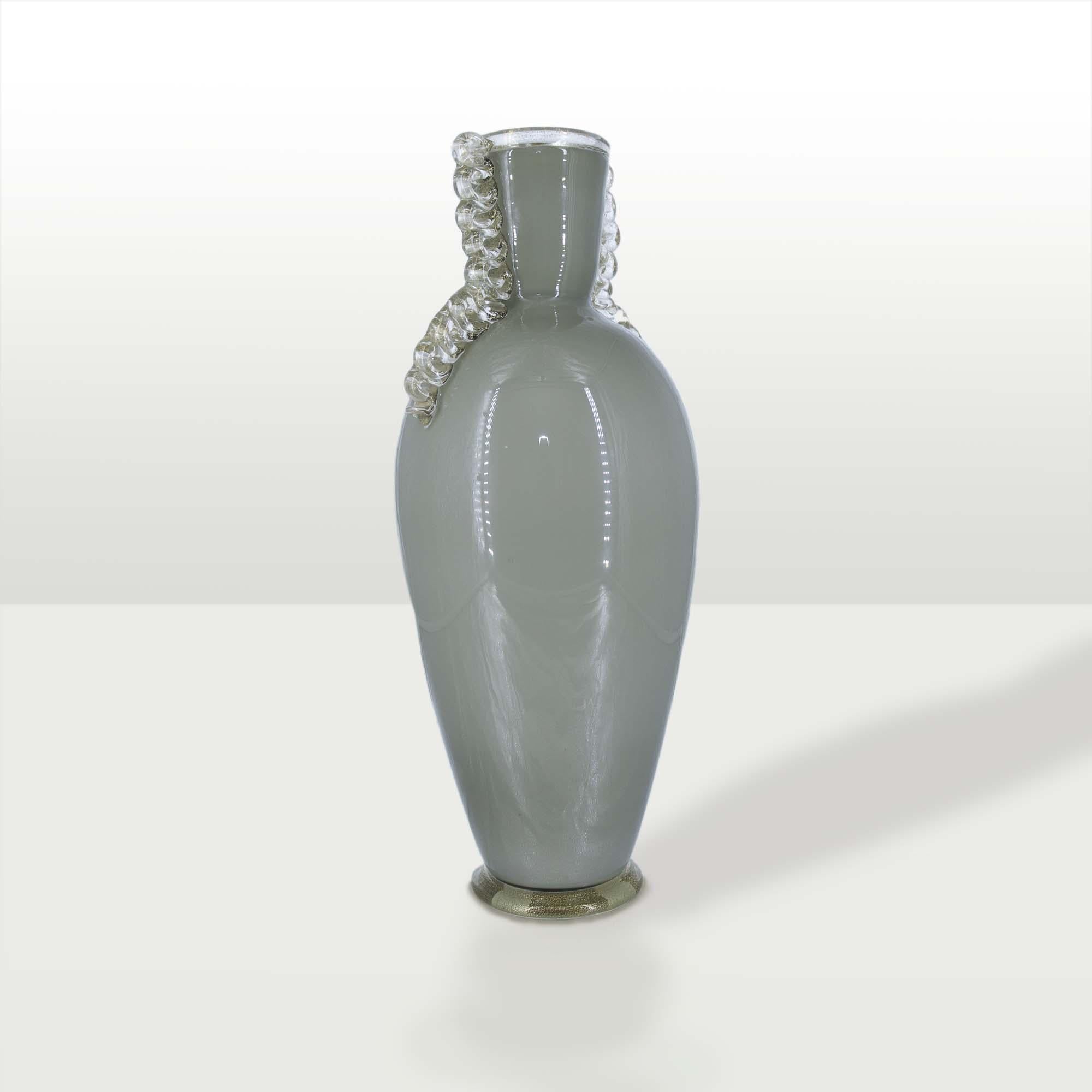 vaso a forma d'anfora in vetro di murano. Made in Italy produzione recente VASO ANFORA VETRO MURANO ITALIAN MANUFACTURER