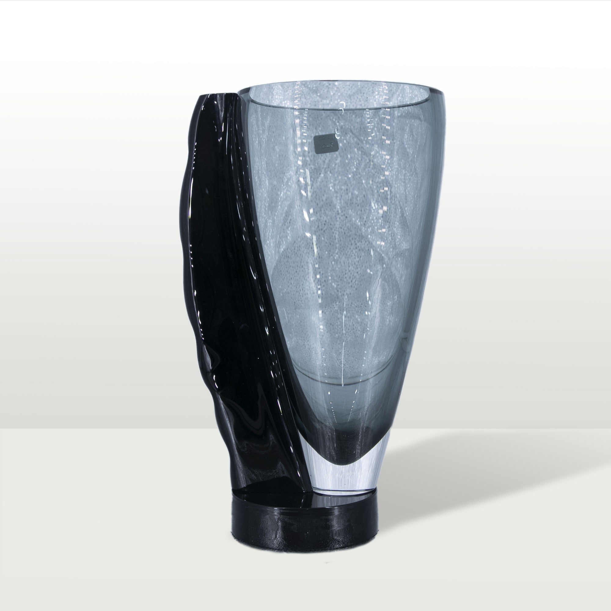 vaso in vetro di Murano con manico laterale, prodotto dalla famosa fornace Formia. Made in Italy