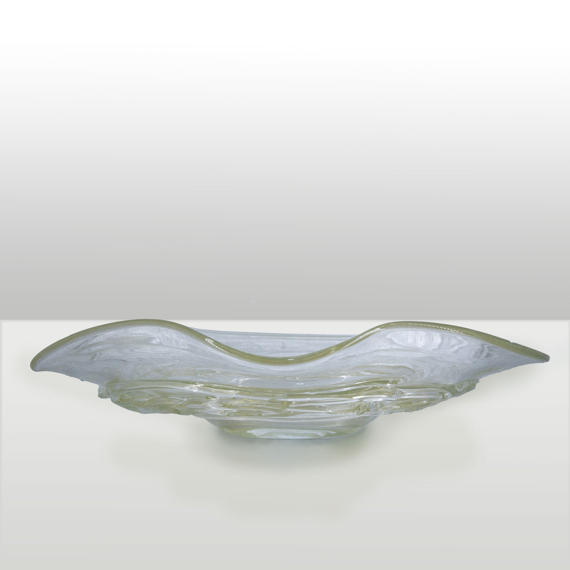 piatto ovale in vetro di murano realizzato da seguso. italia
