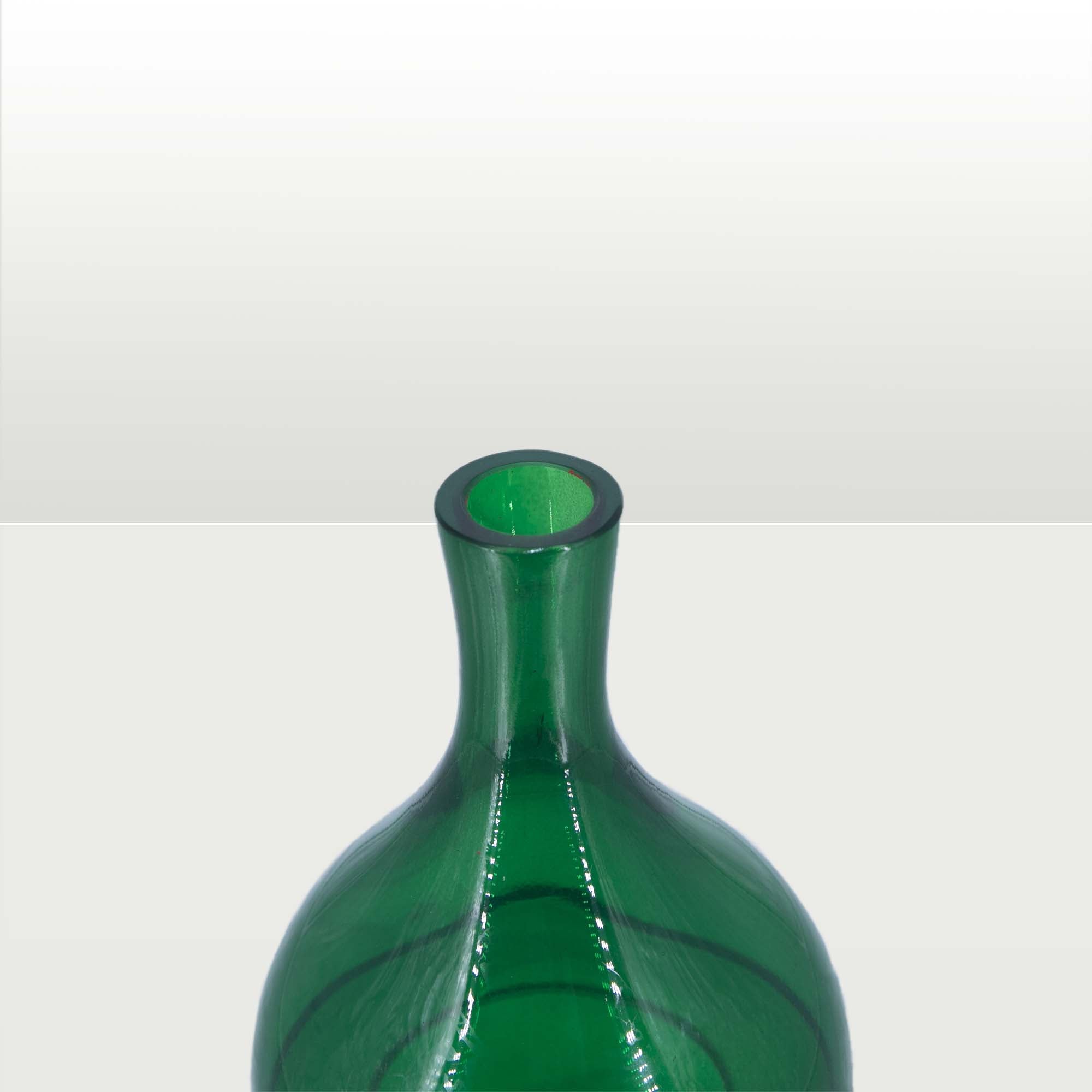 vaso in vetro di murano. produzione recente