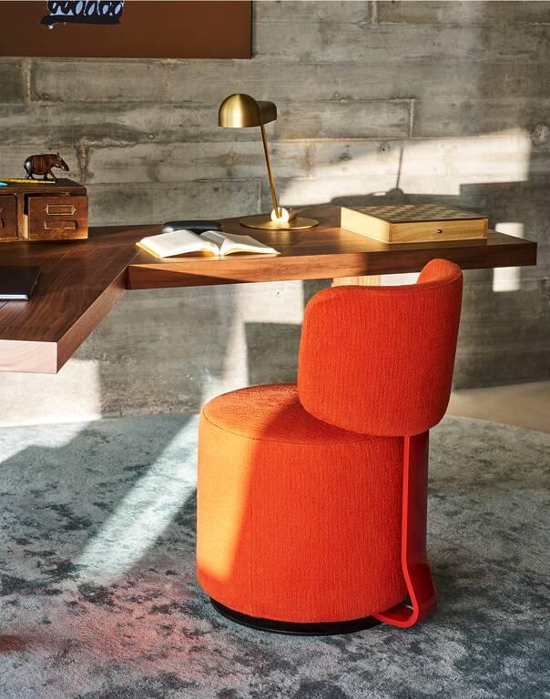 poltroncina tamburound mod.166 staffa in all.vern. rosso cinasemi-opaco, seduta e schienalegirevoli con movimentoindipendente POLTRONA TAMBUROUND CASSINA 