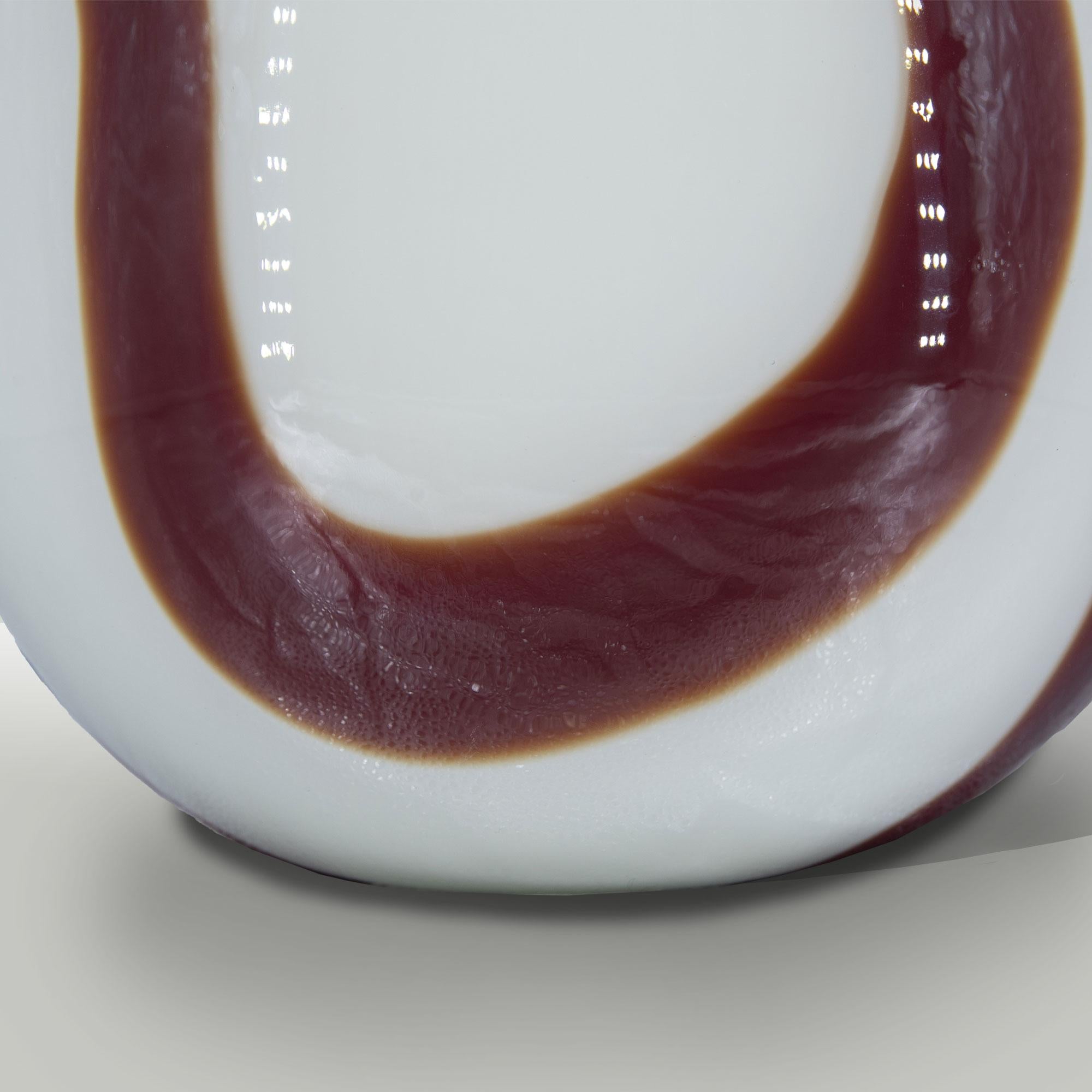 piccola lampada a forma di vaso. produzione recente. Made in Italy VASO LAMPADA BASSO ITALIAN MANUFACTURER 